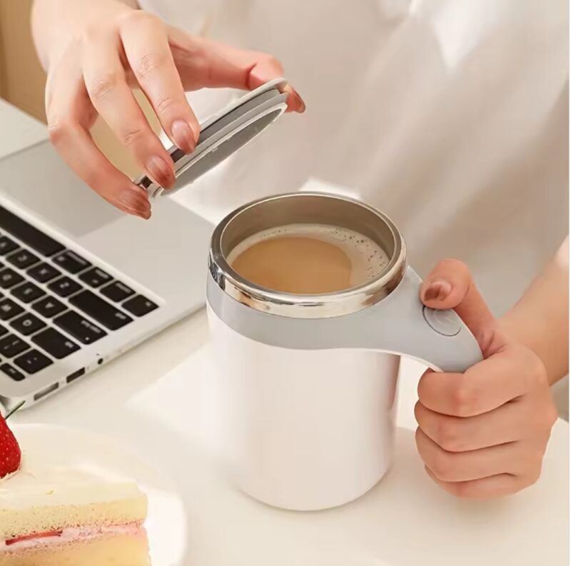 Taza con agitador automático